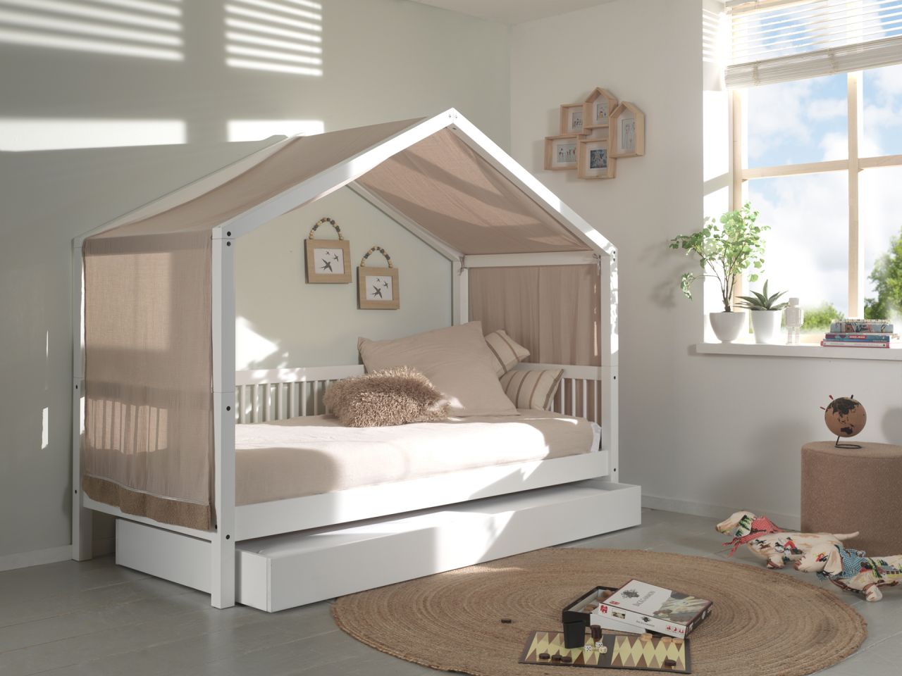 Hausbett 90x200 mit Bettschublade Textilhimmel Lattenrost Spielbett Buche massiv