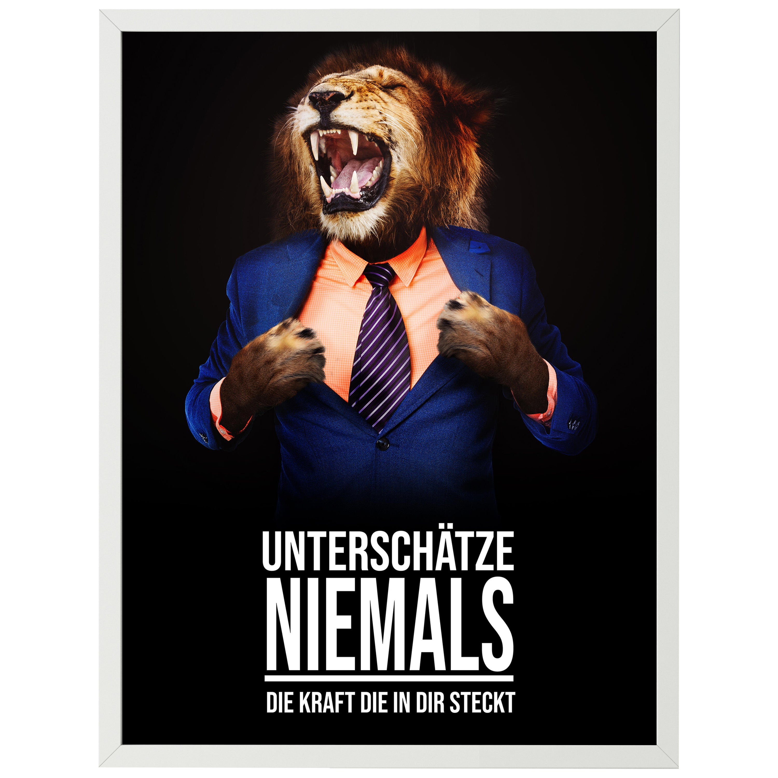 Poster niemals unterschätzen, Löwe, Bilder zur Motivation M0087 - Weißer Rahmen - 18x13cm von wandmotiv24