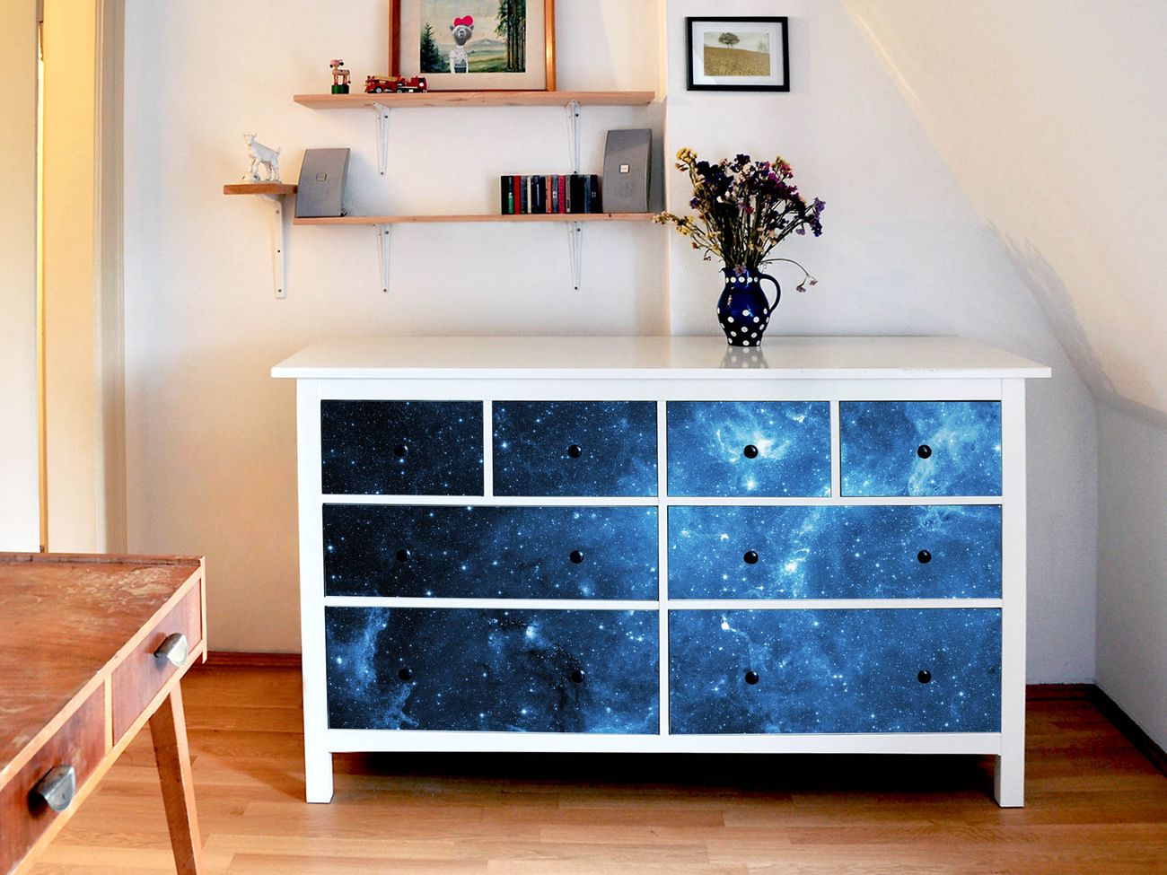 banjado Möbelsticker für IKEA HEMNES mit Motiv Universum selbstklebend Kommode 8 Schubladen Möbel-Tattoo Sticker Klebefolie Schrankfolien Dekorfolie