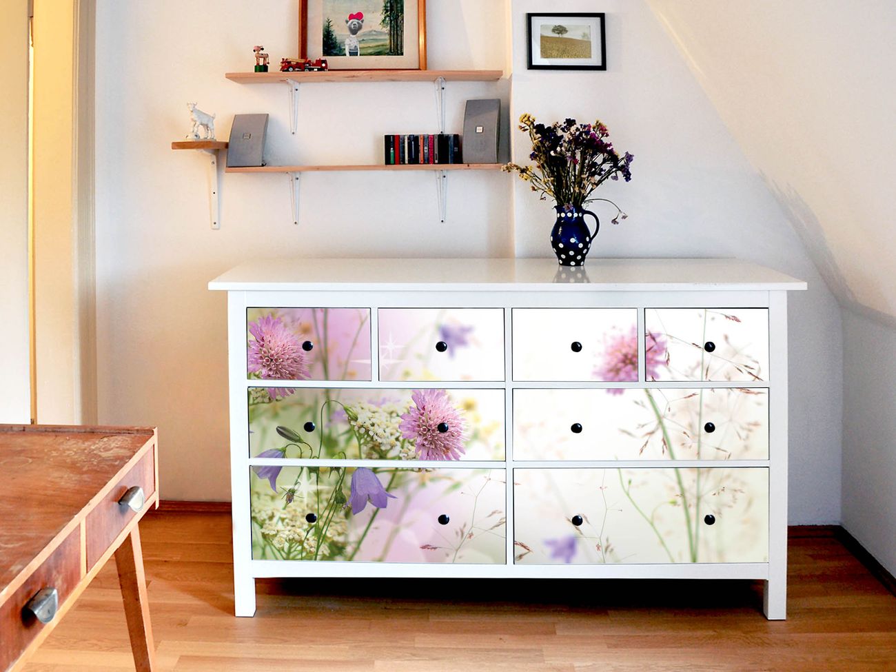 banjado Möbelsticker für IKEA HEMNES mit Motiv Wiese Blumen selbstklebend Kommode 8 Schubladen Möbel-Tattoo Sticker Klebefolie Schrankfolien Dekorfolie