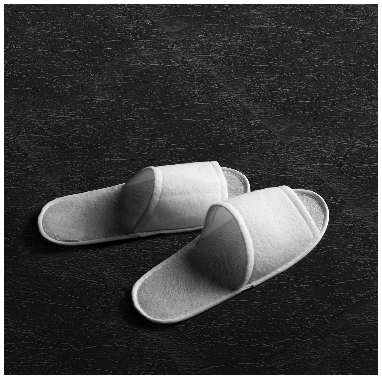 Fliesenaufkleber für den Boden - selbstklebende Bodenfliese Schiefer Schwarz - FoLIESEN