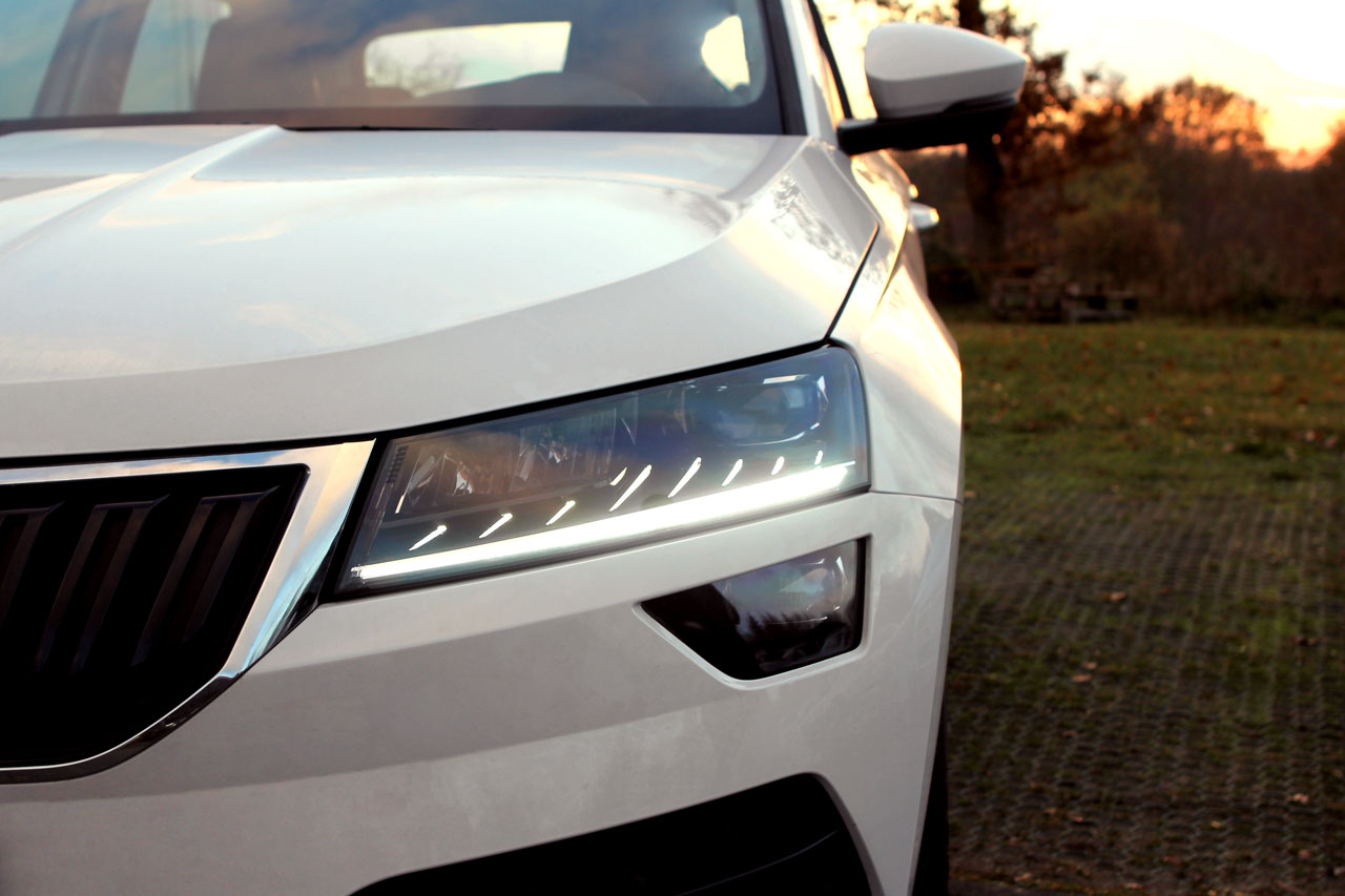 LED-Scheinwerfer mit LED TFL für Skoda Karoq NU7