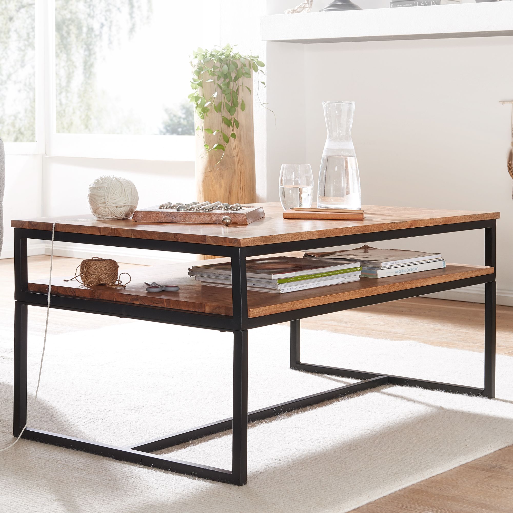 FineBuy Couchtisch Akazie Massivholz 100 cm · Wohnzimmertisch mit Ablage und schwarzem Metallgestell · Rechteckiger Industrial Tisch im modernen Loft Design