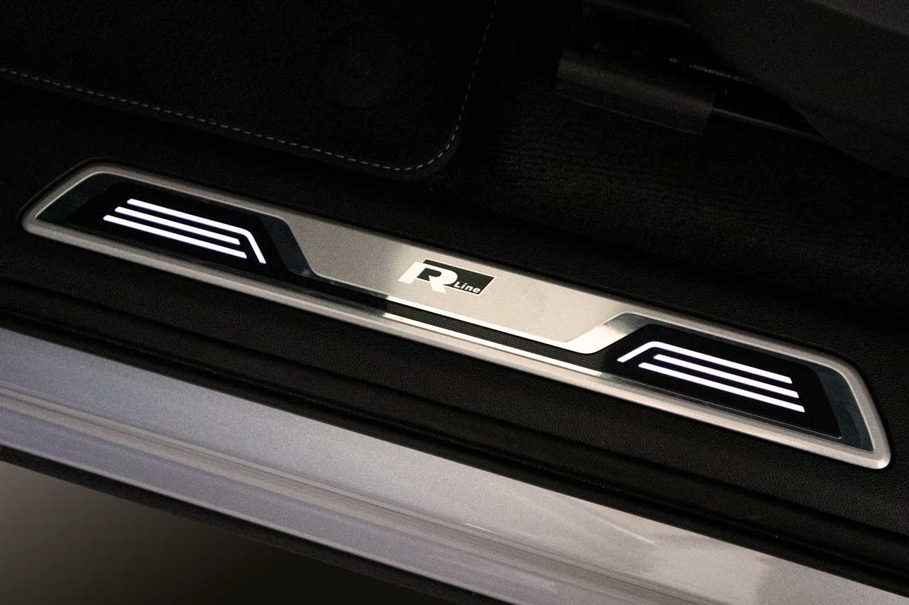 Komplettset originale Einstiegsleisten mit Beleuchtung für VW Touareg CR