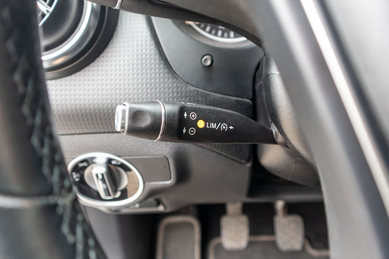 Original Kufatec Komplettset Tempomat nachrüsten Code 440 mit Limiter für Mercedes A-Klasse W176 inkl. Codierdongle