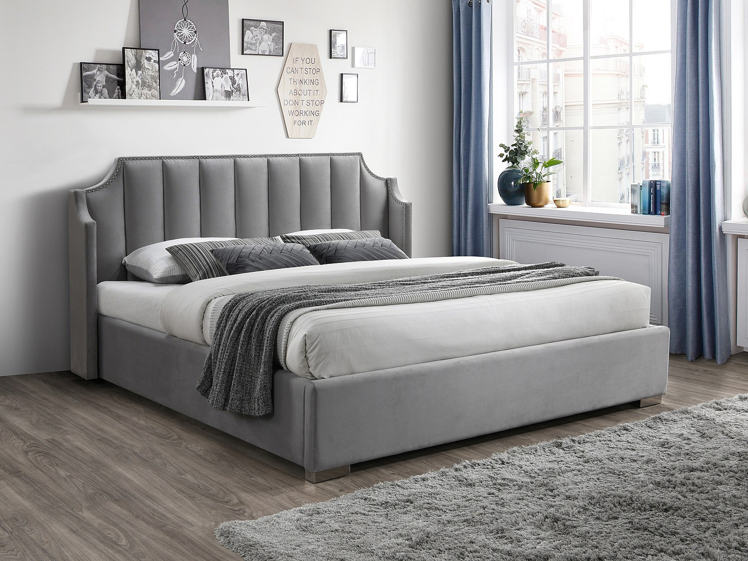 Bett mit Bettkasten & geschwungenem Kopfteil - 140 x 190 cm - Samt - Hellgrau - TEOMIS