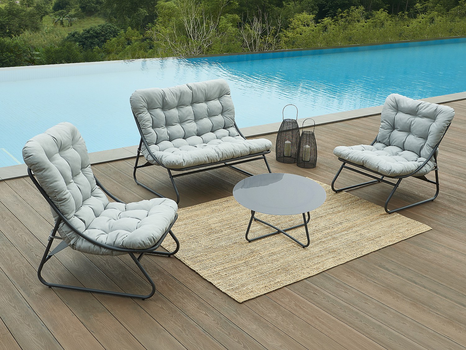 Gartenlounge aus Stahl: 1 Zweisitzer-Sofa, 2 Sessel und 1 Couchtisch – Anthrazit mit grauen Kissen – LYMIS von MYLIA