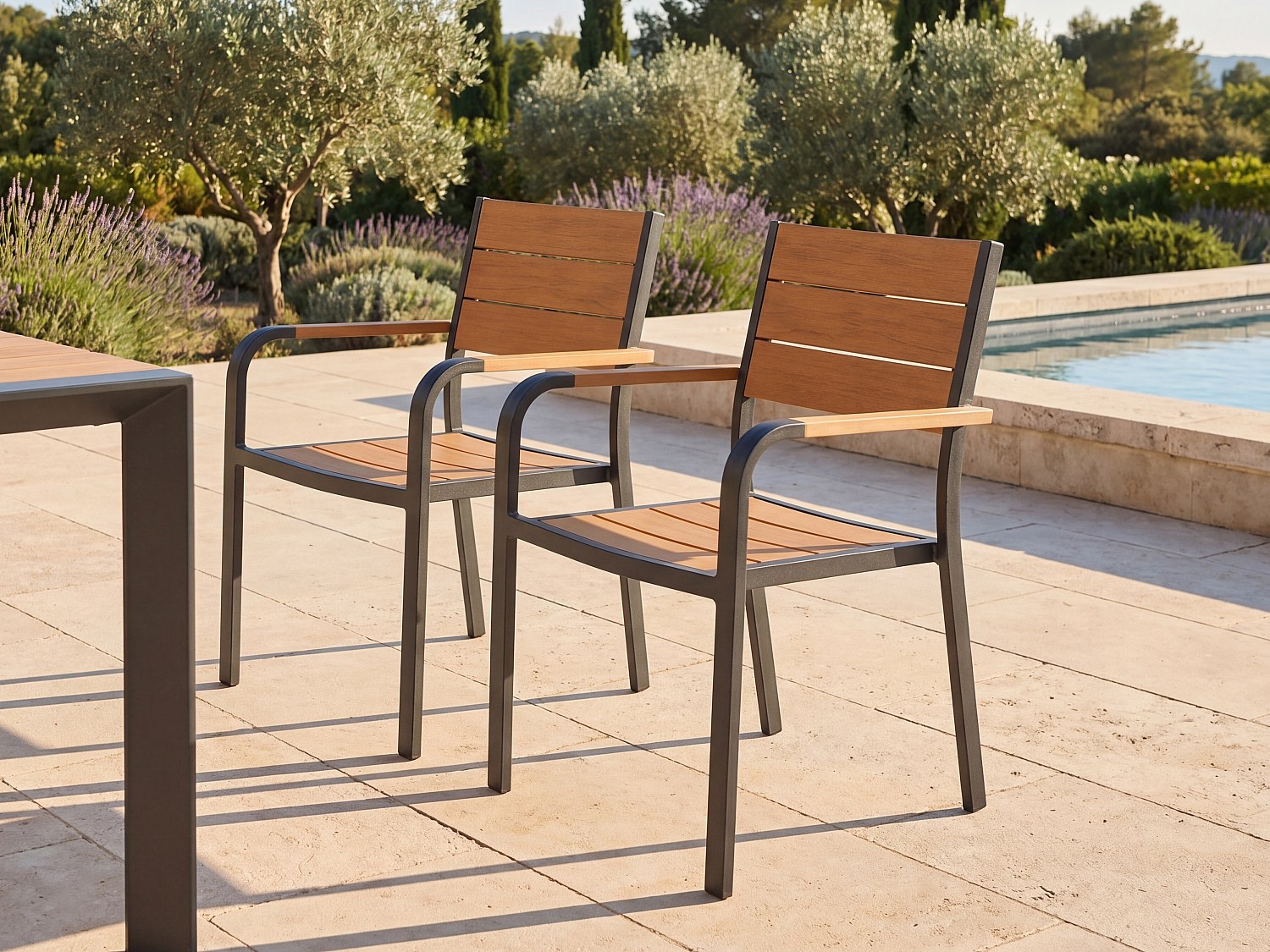 2er-Set stapelbare Gartenstühle aus Aluminium - Hell-Natur und Anthrazit - NYROS von MYLIA