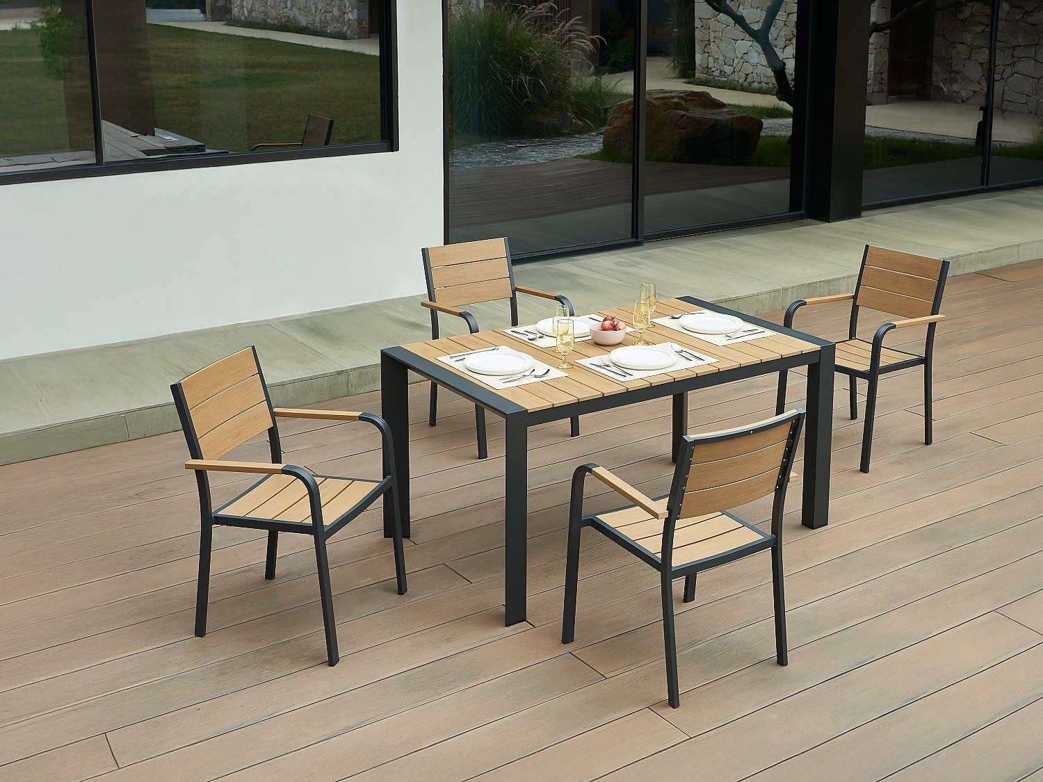 Garten-Esstisch-Set aus Aluminium: ein Tisch L.150 cm und 4 stapelbare Stühle - Hell-Natur und Anthrazit - NYROS von MYLIA