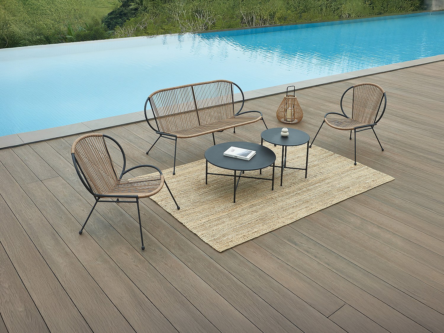 Gartenlounge aus Metall und geflochtenem Kunstharz: 2 Sessel, 1 Bank und 2 Couchtische - Schwarz und Natur hell - NIKAO von MYLIA