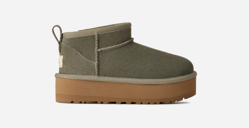 UGG® Classic Ultra Mini Plateau-Boot für Kinder | UGG® EU in Green, Größe 32.5, Veloursleder