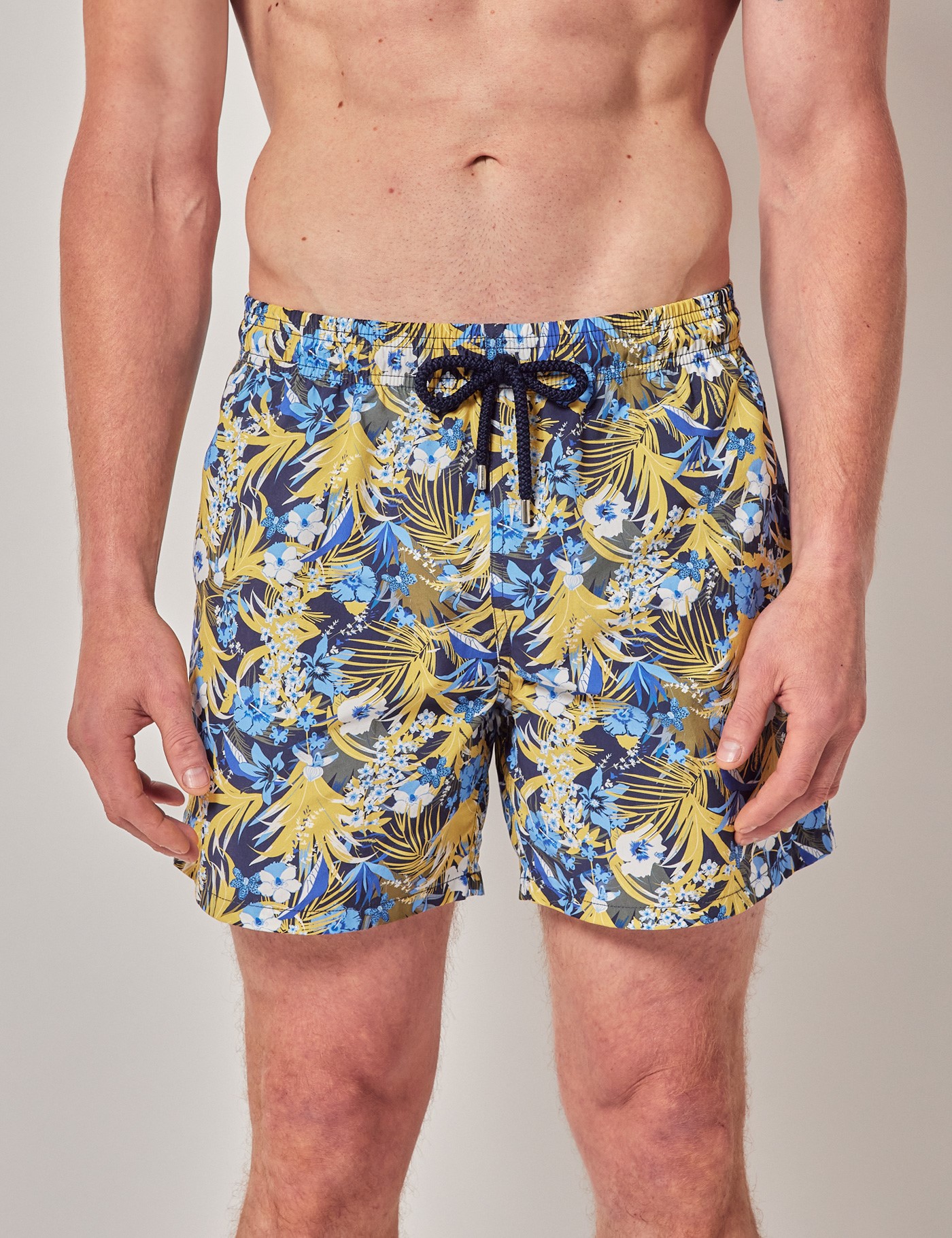 Hawes & Curtis Badehose | Marineblau Gelb Tropenmuster Size: Medium