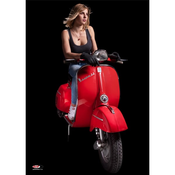 Poster SIP mit Motiv 'Vespa Girl' rote Vespa 180SS 