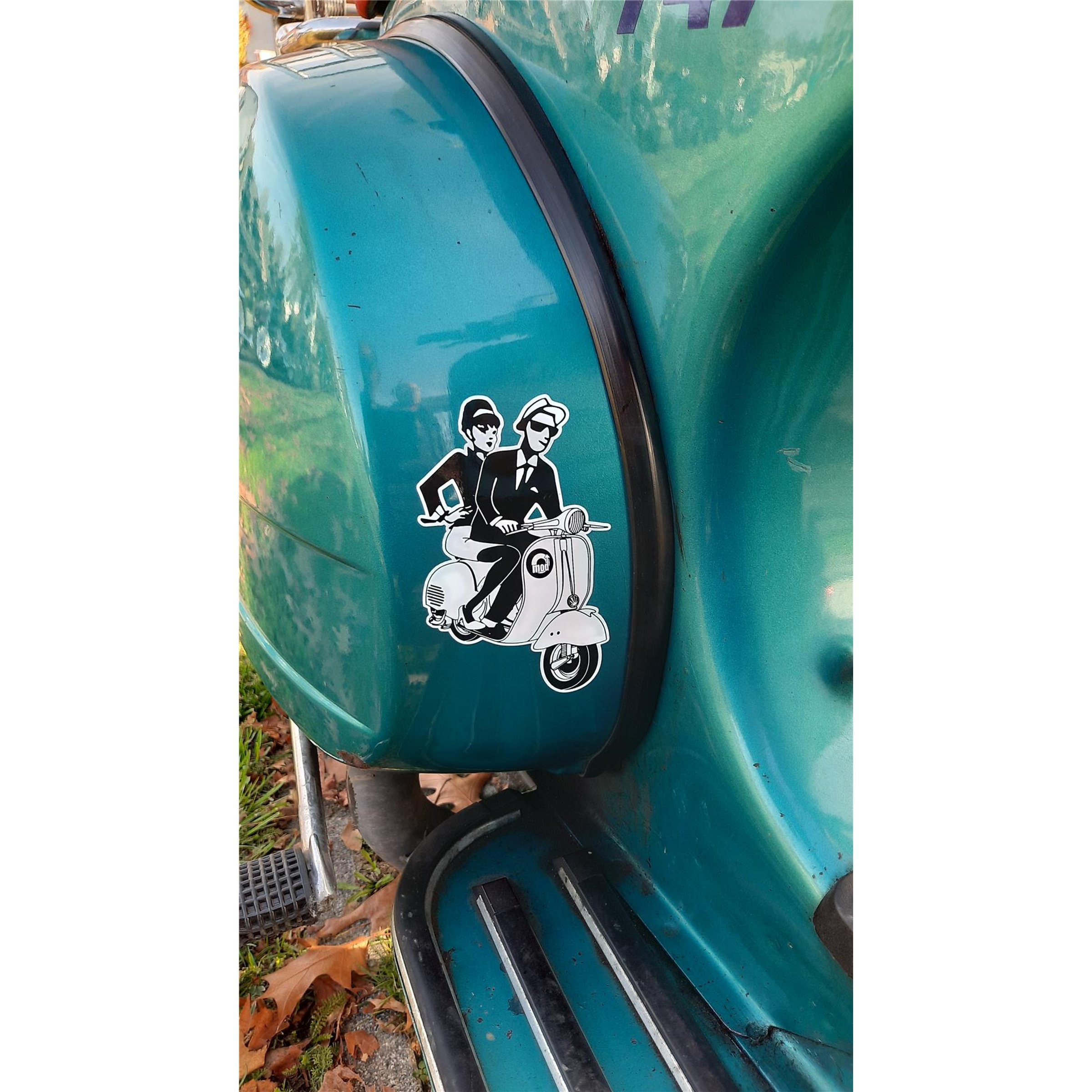 Aufkleber mit Motiv '2-Tone Mann mit Begleitung auf Vespa Motorroller' 
