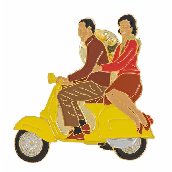 Pin mit Motiv Vespa 'Paar auf Roller' Motorroller 