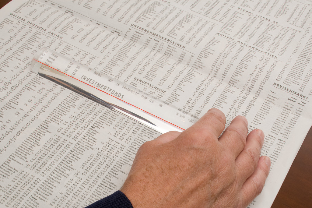 Russka Schweizer Lesestab mit Führungslinie für Zeitungen und Bücher