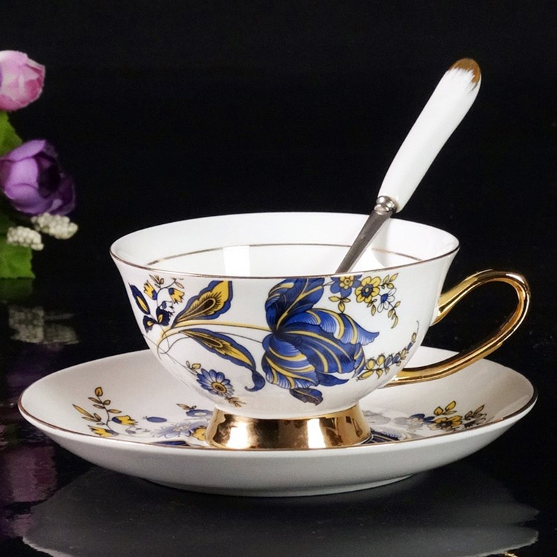 Königlichen Stil Goldene oben Klasse Knochen China Kaffee Tasse Elegante Europäischen Tee Tasse einstellen Und Untertasse Nachmittag Tee Teetasse Nizza