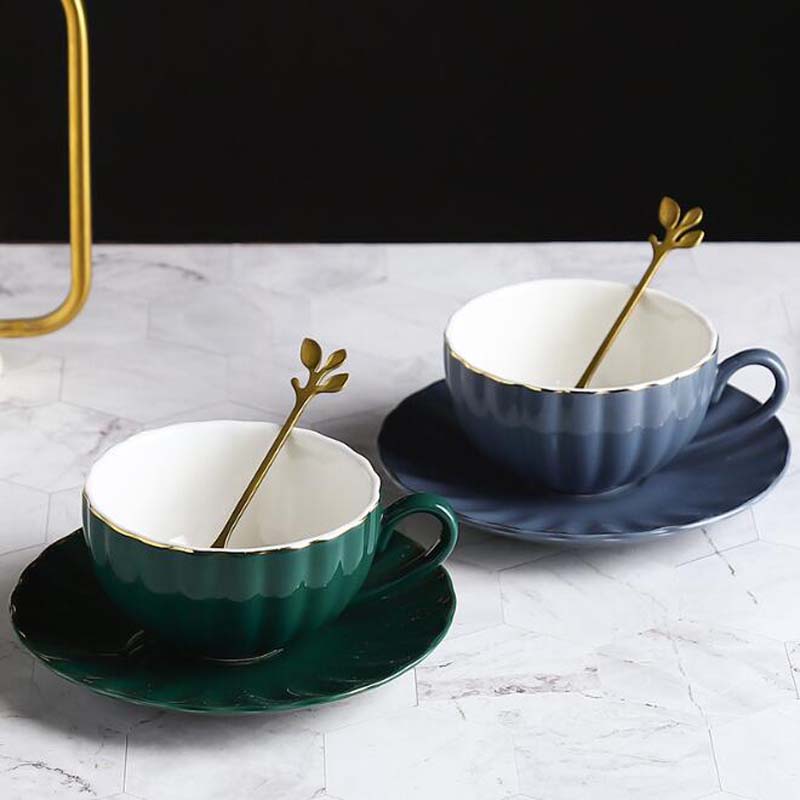 hoch-Klasse Keramik Kaffee Tassen Untertasse Kaffee Tasse Kasten einstellen Einfache Europäischen Stil Becher Cappuccino Blume Tassen 220 Ml latte Tasse