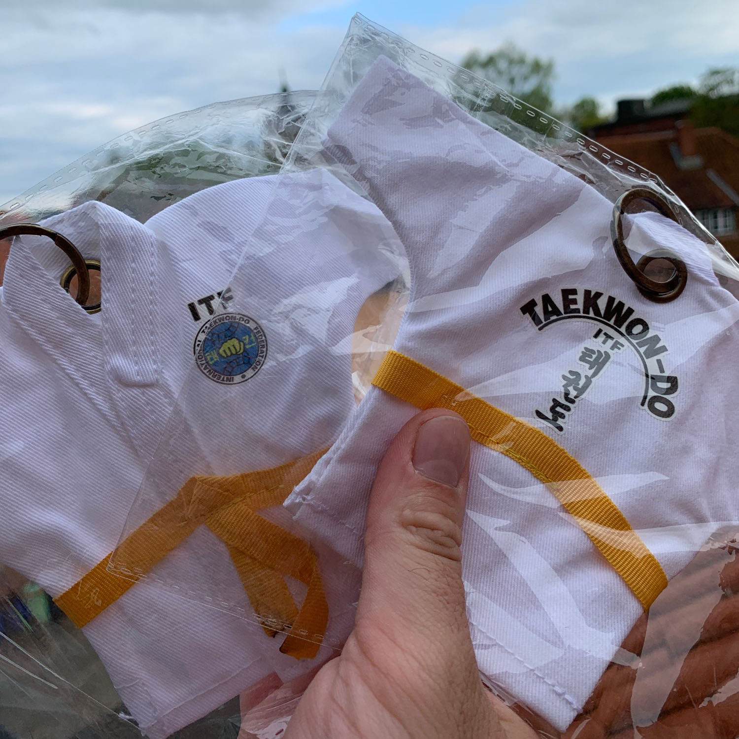 5 farben Keychain ITF Taekwondo Uniform Kimono Liefert Karikatur Anhänger Taekwondo Sport Andenken Schlüssel Geschmack schlüssel Ring