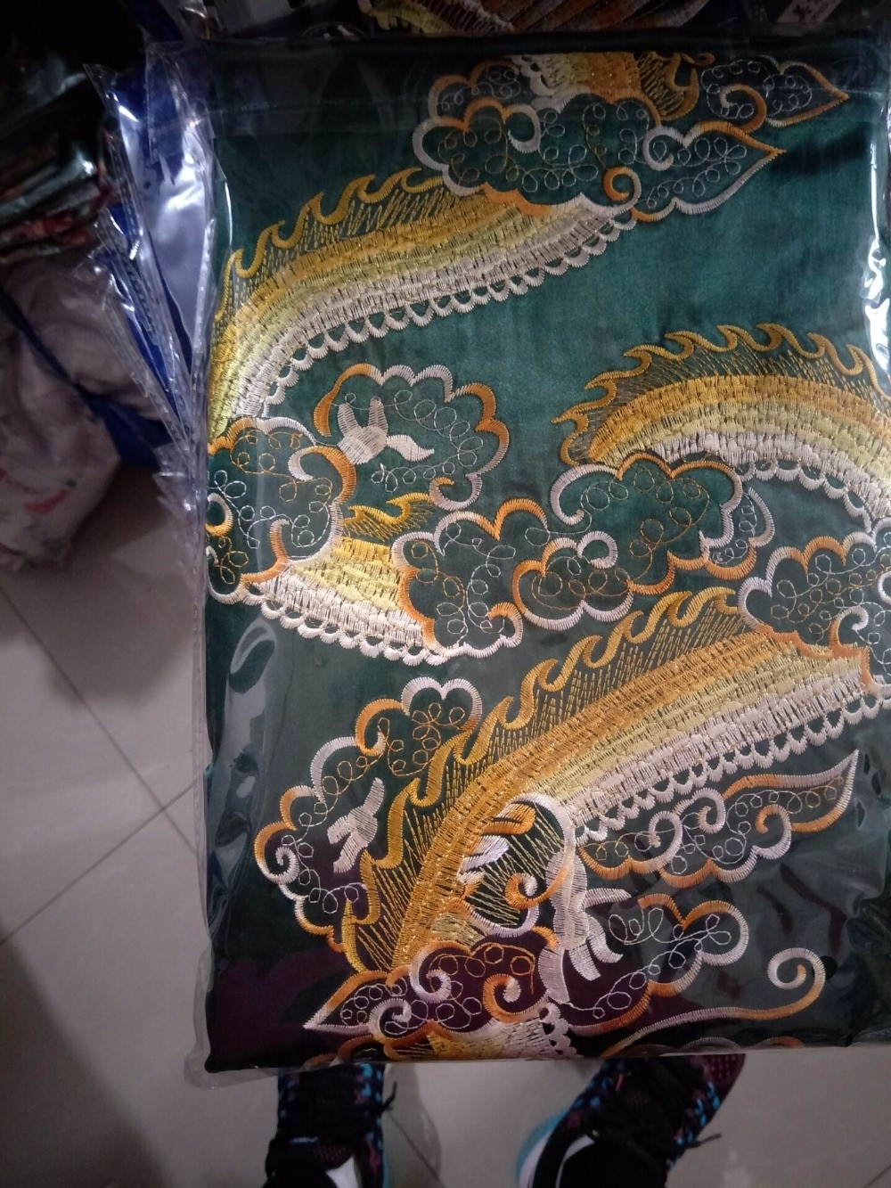 Schwarz Doppelseitige Stickerei Drachen Männlichen Lange Kleid Chinesischen Männer die Seide Satin- Drache Kimono-Kleid-kleid reversibel bademantel