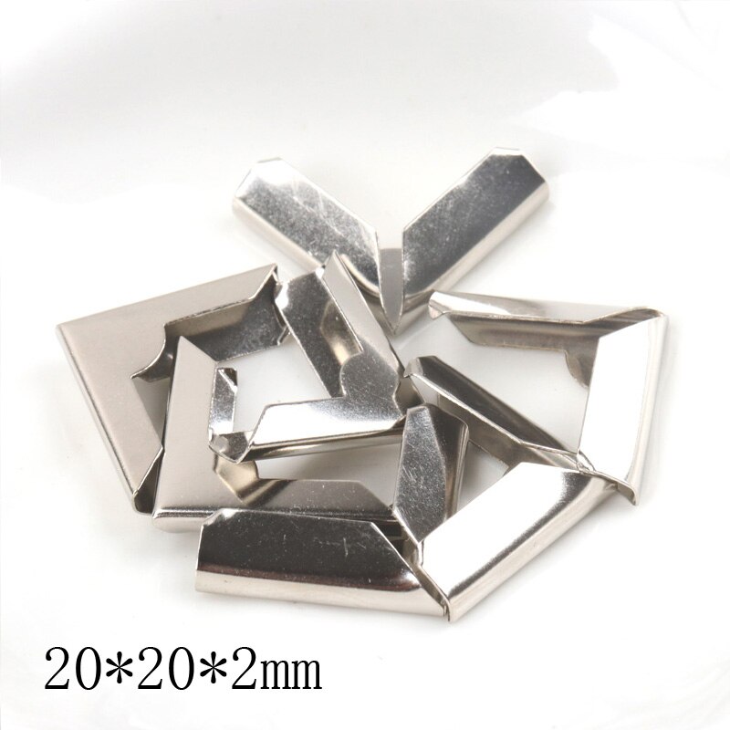 Metall Ecken Für Bücher Scrapbooking Foto Alben Menüs Ecke Protektoren Metall Handwerk DIY Ornament 20x20x2mm 20 stücke