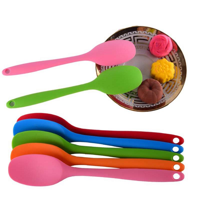 1Stck Spachtel Suppe Löffel Geschirr Silikon Küche Backformen Utencil Löffel Und Scoop Kochen Werkzeuge Zufällige Farbe