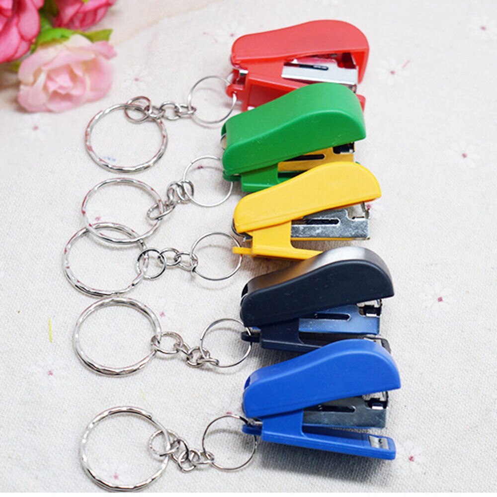 1Pc Mini Hefter Schlüssel Kette Ring Keychain Schule Bürobedarf Schreibwaren