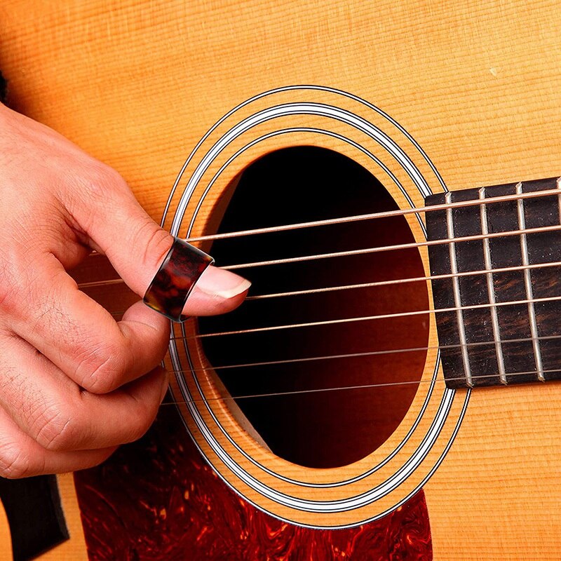 Gitarre Zubehör Bausatz Enthält 35 Gitarre wählt,10 Daumen wählt, 5 Metall Finger wählt, 5 Finger Protektoren, Lagerung Kasten