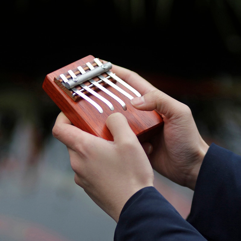 Neue freundlicher der Fünf-Tonne Mahagoni Daumen Klavier Akazie Muka Bahrain 5-Tonne Finger Klavier freundlicher Musical instrumente