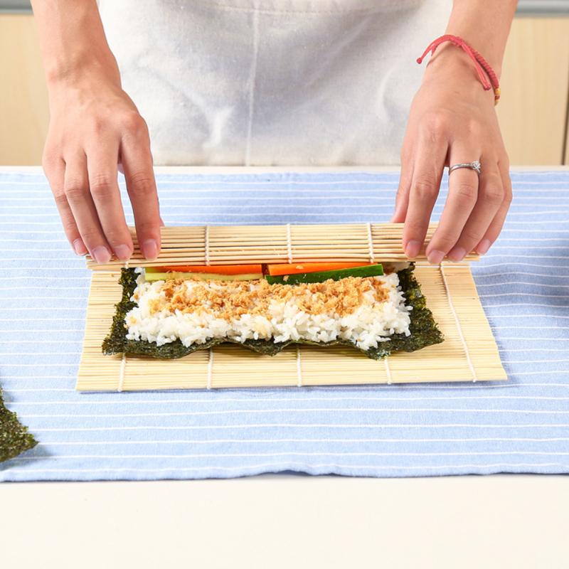 1PC Sushi Hersteller Bausätze Reis rollen-bilden Sushi einstellen Bambus rollen Matten Reis Paddel Werkzeuge Bambus Sushi matt Küche DIY Zubehör