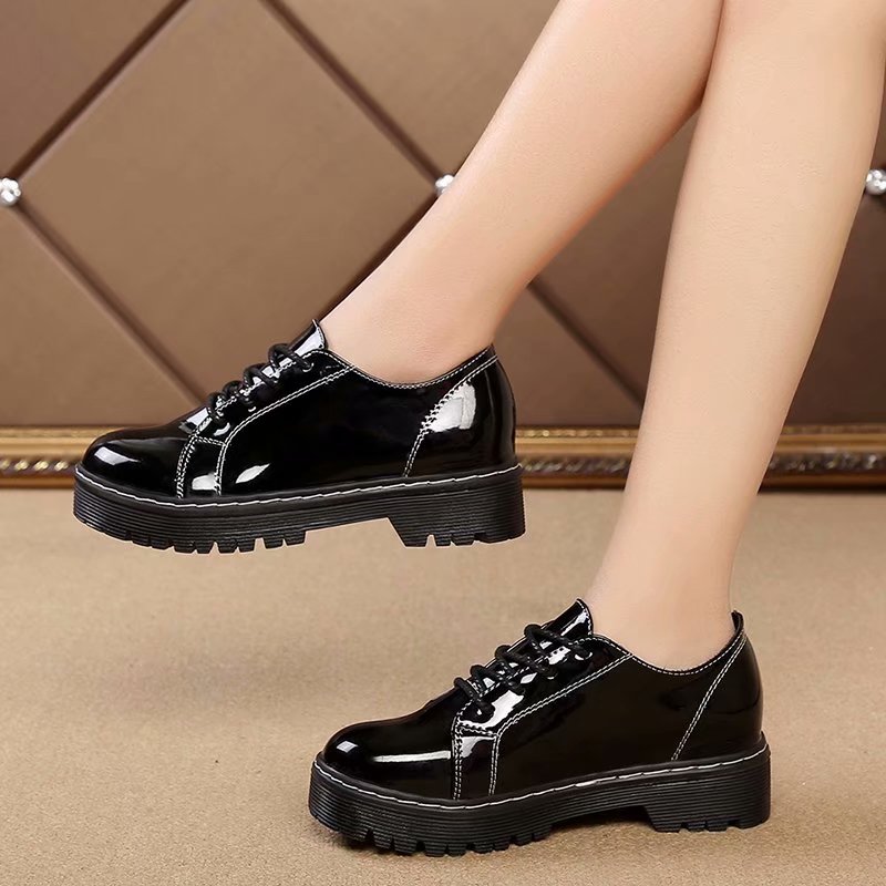 Neue Patent Leder Oxfords Weibliche Müßiggänger Wohnungen Turnschuhe Frauen Schuhe Platz hoch Fersen Plattform Schuhe Frau Spitze hoch Damen Schuhe