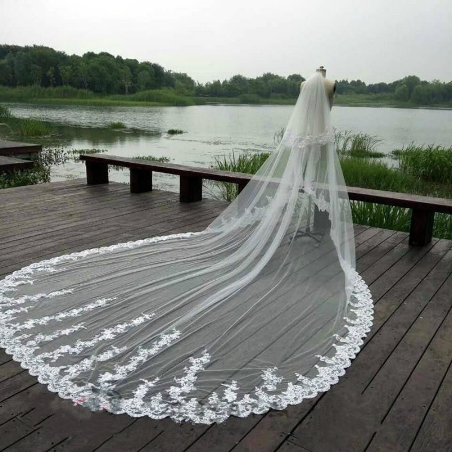 Luxus 4 M Weiß Elfenbein Kathedrale Hochzeit Schleier Lange Spitze Rand Braut Schleier mit Kamm Hochzeit Zubehör Braut Mantilla Schleier heißer