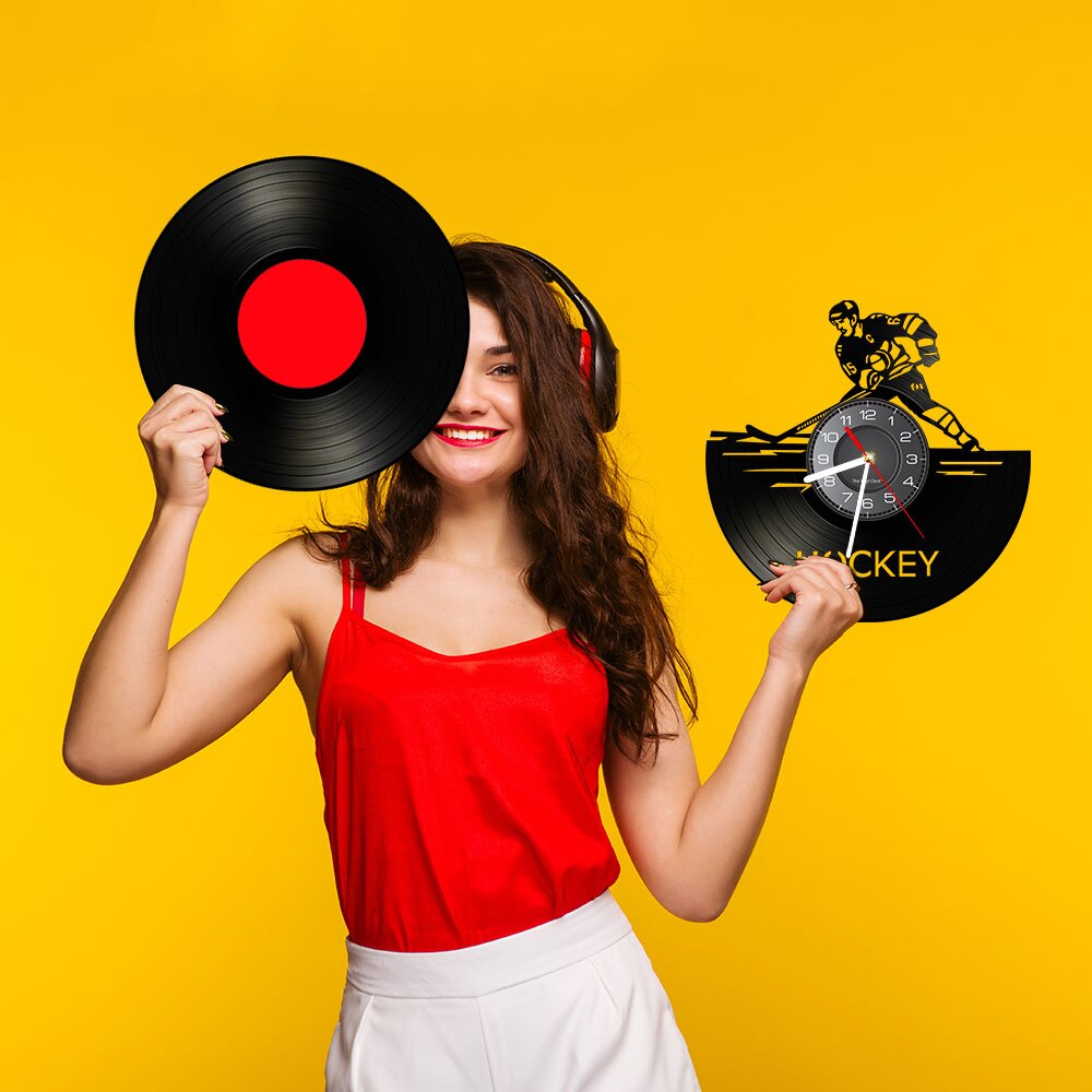 Eishockey Wanduhr Eishockey-Spieler-Silhouette Zauberstab Kunst Wohnkultur Vinyl aufzeichnen Wanduhr Jahrgang Eishockey Fans Handgemachte Kunstwerk