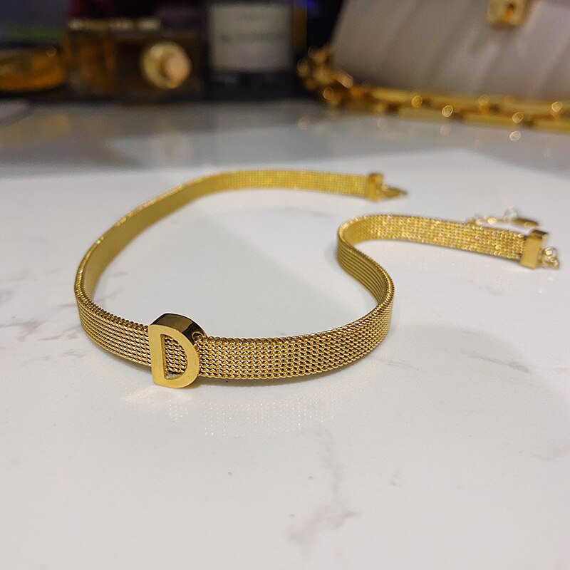 Europäischen und Amerikanischen stil Gold Titan stahl buchstaben exquisit kurzen hals kette kette kette gefühl kleinen kurzen neckla