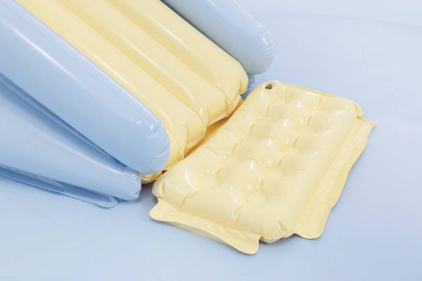 Intex Das „Einhorn-Schloss Play Center“ verwandelt den Garten mit Wasserrutsche, Sprühfunktion und Einhorn in ein märchenhaftes