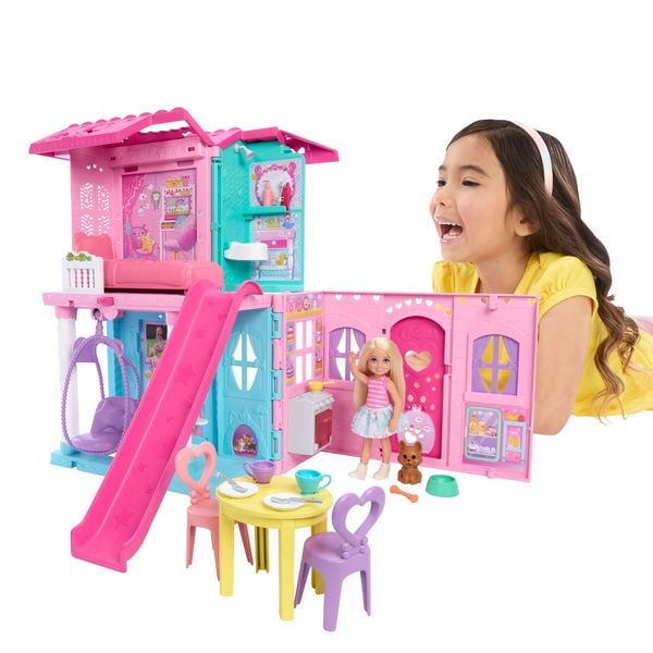 Barbie Chelsea Pop-up-Puppenhaus mit Puppe und über 15 Accessoires, Haus erwei