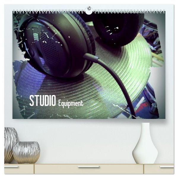 STUDIO Equipment (hochwertiger Premium Wandkalender 2026 DIN A2 quer), Kunstdruck in Hochglanz