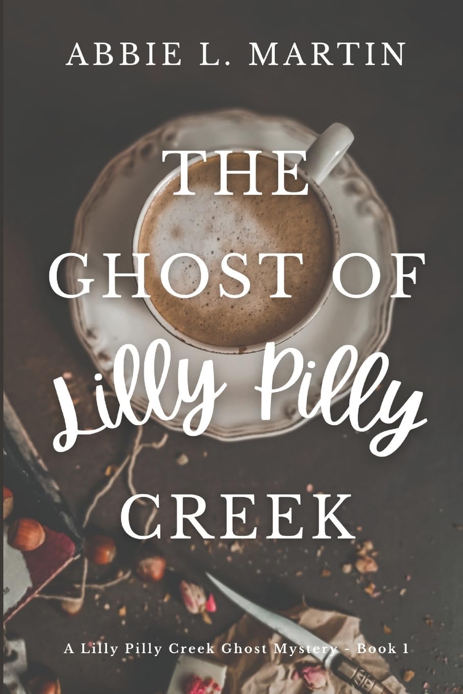 The Ghost of Lilly Pilly Creek: Book 1 - A Lilly Pilly Creek Ghost Mystery: Cozy ghost mystery amateur sleuth (The Lilly Pilly Creek Ghost Mysteries, Band 1)
