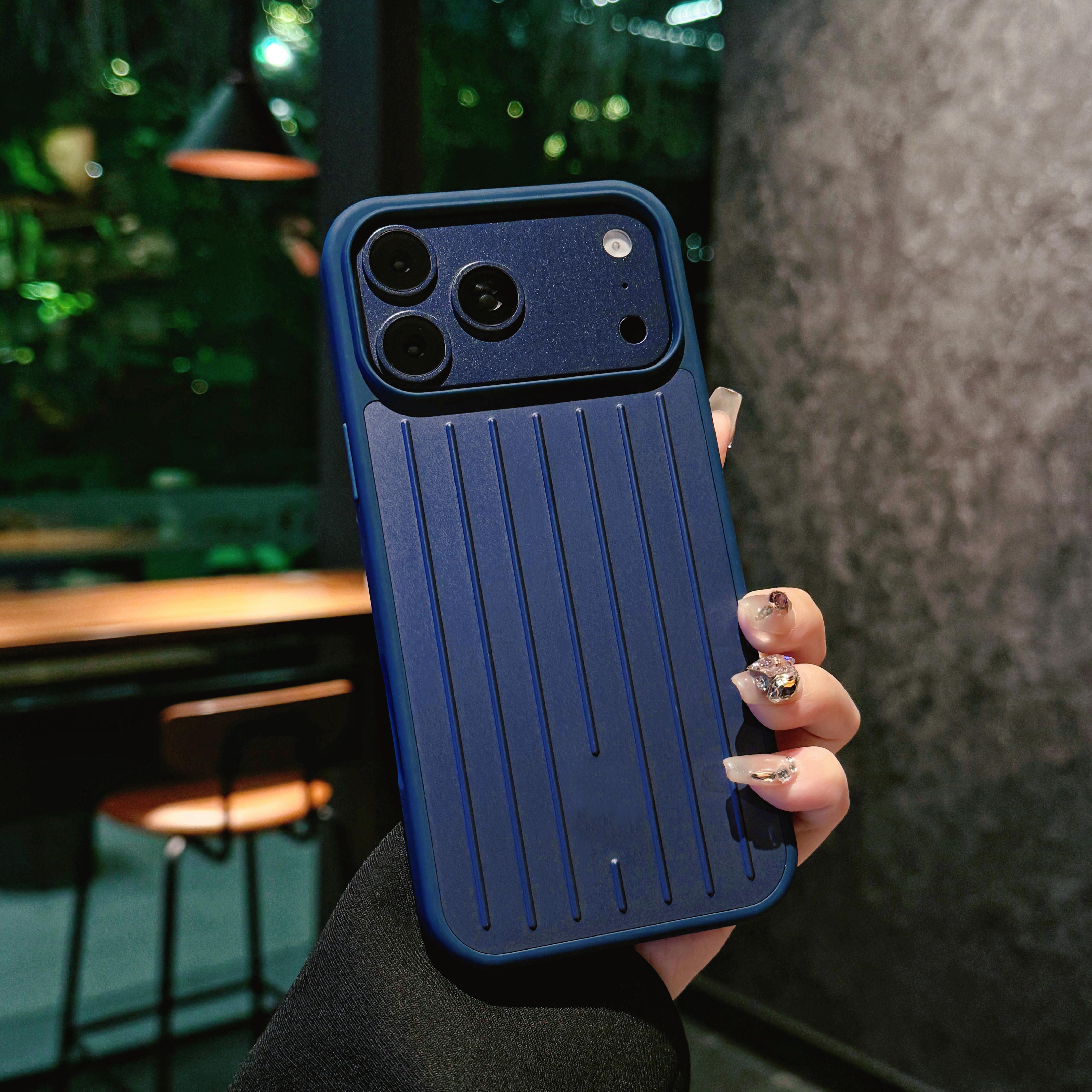 Ins Schlichtes Business 3D Wellenstreifen Stilvoll Für Rimowa Gepäck Handyhülle Für iPhone 17 Pro Max 16 15 14 13 Aluminium-Magnesium-Legierung Hartschale iPhone 16 Pro blau