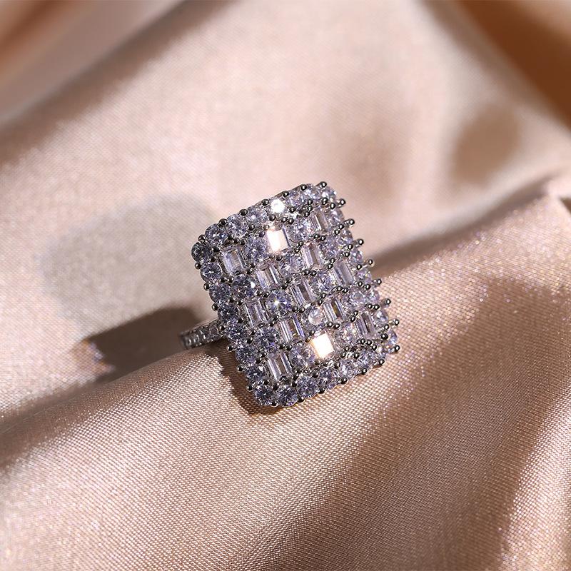 Vollständig mit Diamanten besetzte Diamanten für Damen Zirkonschmuck Beliebte Accessoires gray