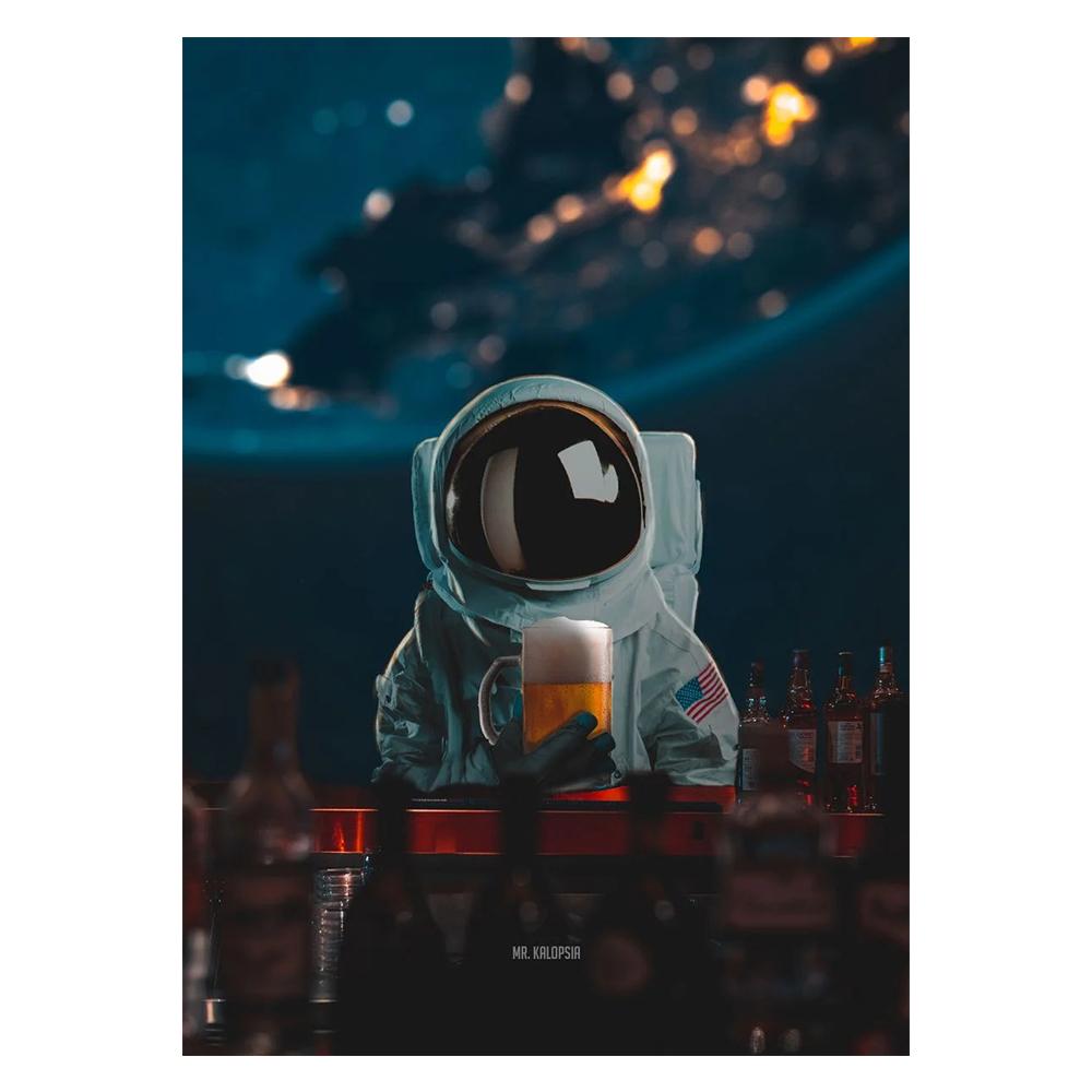 Astronaut trinkt Bier auf dem Mond, während er zusieht, wie die Erde zerstört wird. Moderne Leinwandmalerei, Poster, Drucke, Wohnzimmer, Wandkunst, Bilder, moderne Heimdekoration 20x30cm With Frame hellbraun