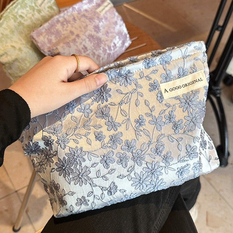 1pc Mode Relief Blumen Druck Kosmetik Tasche Leinwand Waschen Tasche Große Kapazität Frauen Reisen Kosmetik Tasche Make-Up Lagerung taschen 26*19*5.5cm