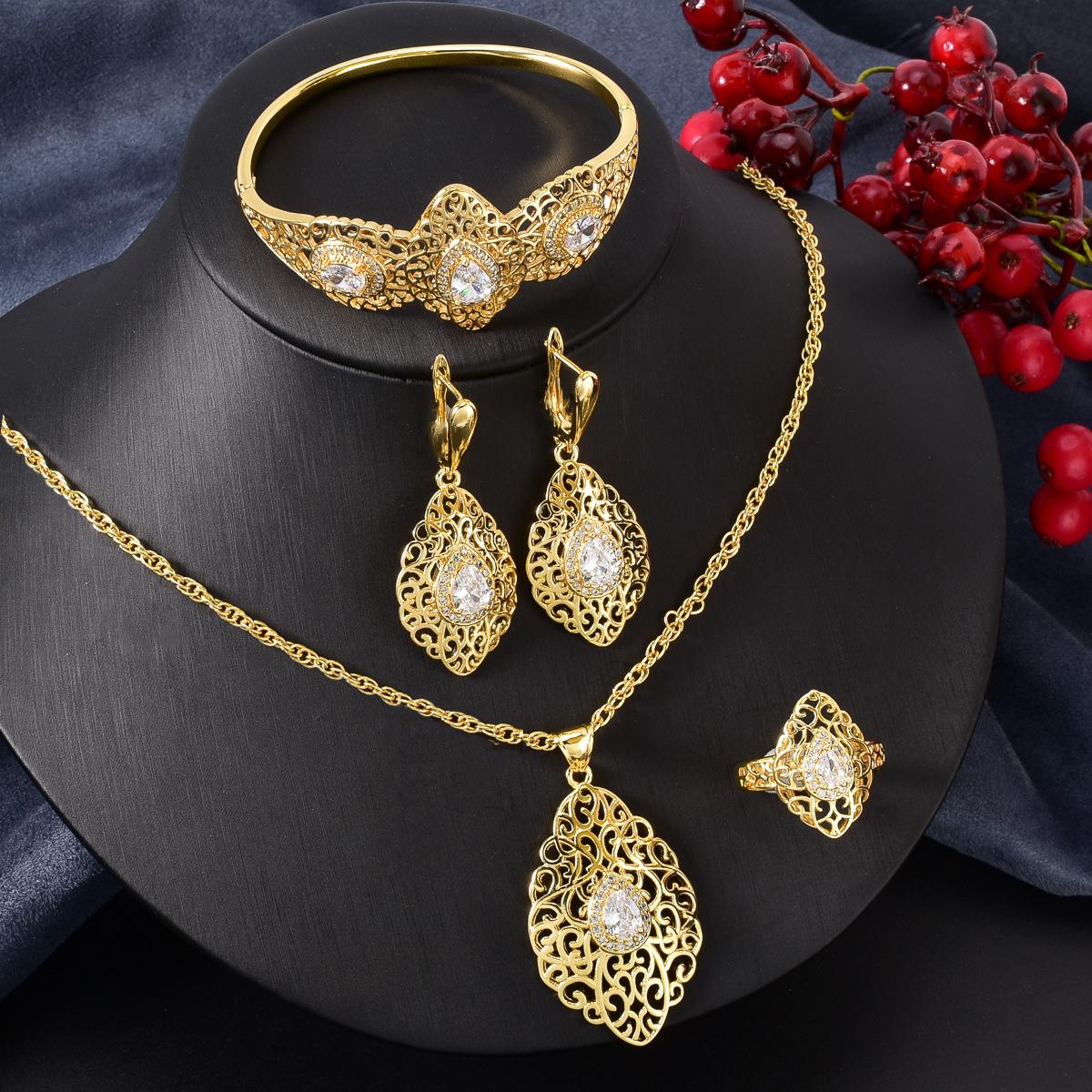 2026 Dubai Gold 18K Halskette Ohrringe Ring Armband Damen Bankett Schmuckset Schmuck 18K weiß