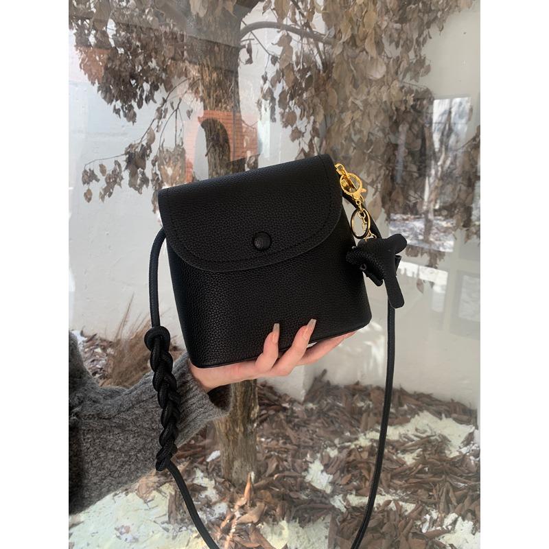 Nischen-Retro-Handytasche für Damen, neue trendige Herbst- und Winter-Umhängetasche, vielseitige Ins Super Hot Bucket Bag black