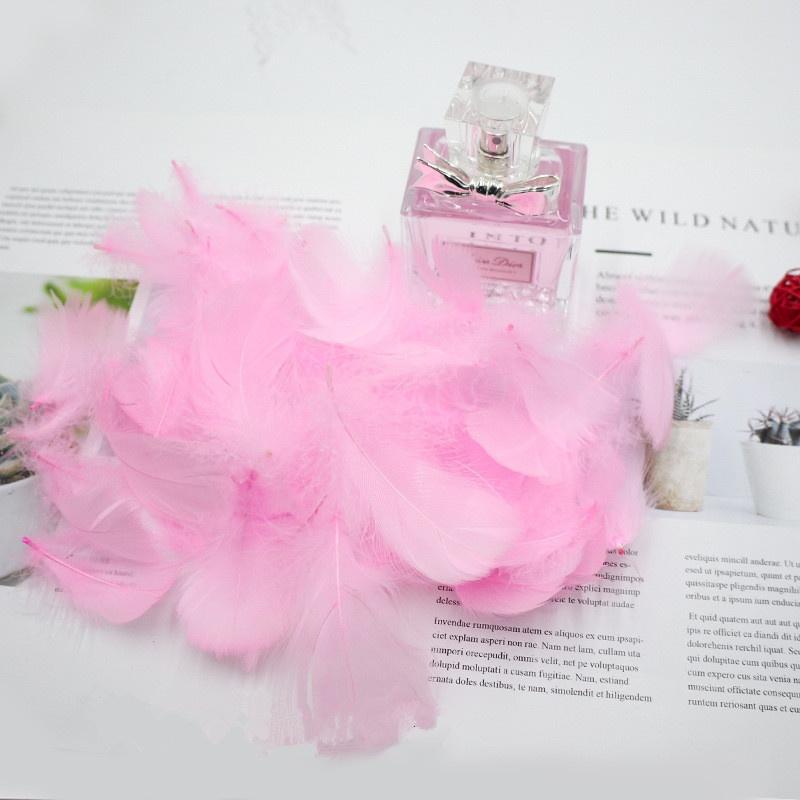100 teil/paket Bunte Federn Geschenk Box Füllstoff Hochzeit Geburtstag Party Gefälligkeiten Dekoration Crinkle Cut Papier Shred Verpackung Geschenk Tasche