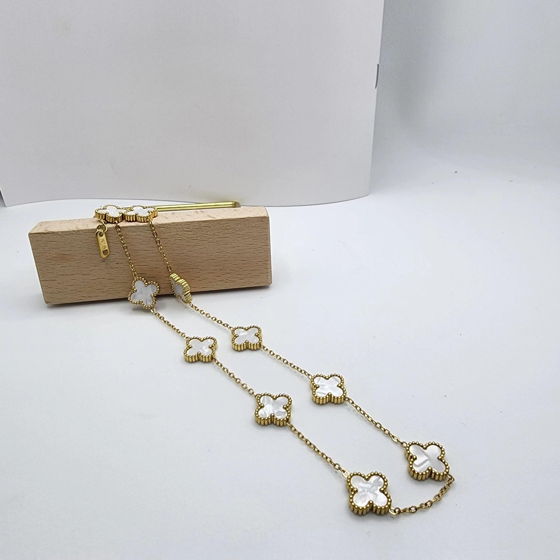 Vierblättriges Kleeblatt Halskette Leichte Luxus Einfache Blume Schlüsselbein Kette Damen Haute Sense Halskette 18K weiß