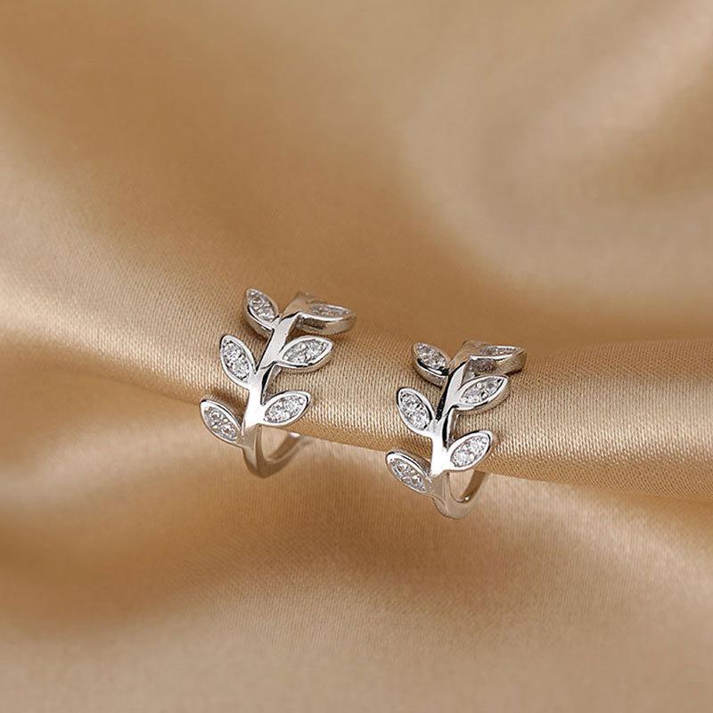 1 Stück niedliche Metallblatt-Ohrstulpen-Clips am Ohrring für Frauen und Mädchen, kein gefälschtes Piercing, Knorpelohrringe, Ohrring ohne Loch