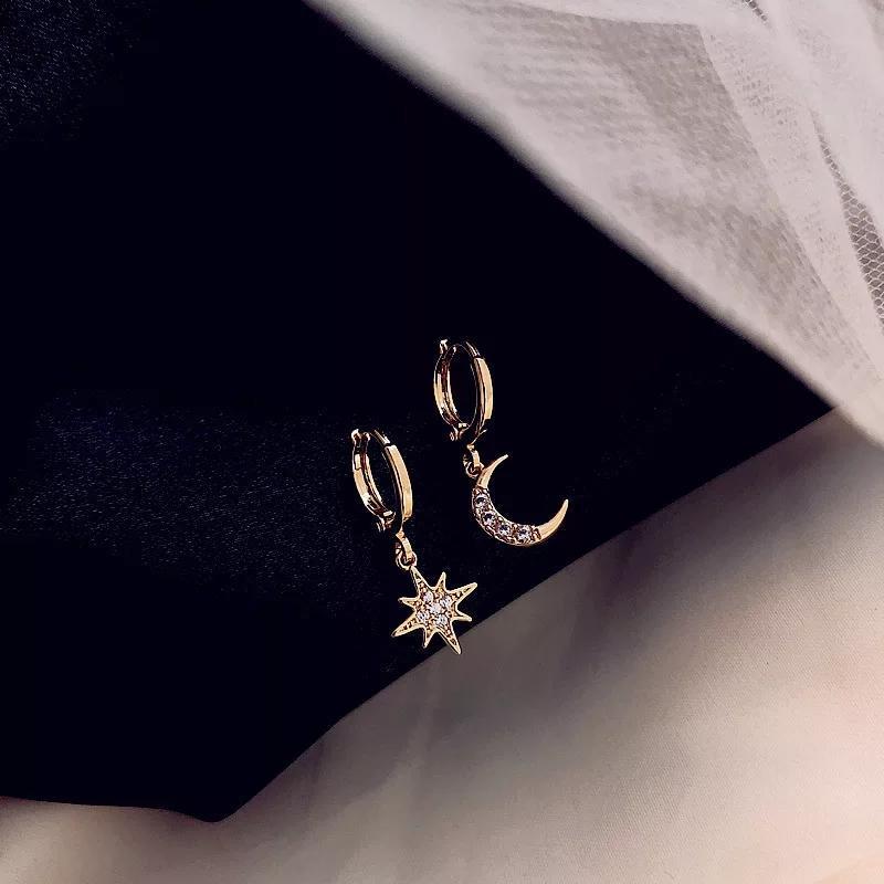 1 Paar Exquisite Ohrringe Ins Besetzt mit Diamanten und Sternen und Mond Asymmetrische Ohrringe Vielseitige Ohrringe im kalten Stil für Frauen gold