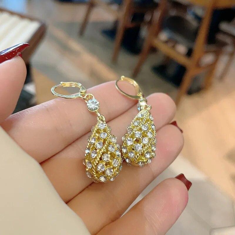 Leichter Luxus Kristall Wassertropfen Ohrringe für Frauen Mode Strass Ohrringe Tägliche Accessoires Partyschmuck Geburtstagsgeschenk gold