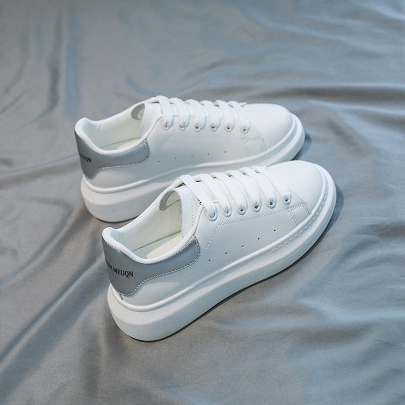 McQueen weiße Schuhe Damen neu Herbst vielseitig Mikrofaser atmungsaktiv dicke Sohle erhöhend McQueen Muffin Damen Schuhe 37 silber